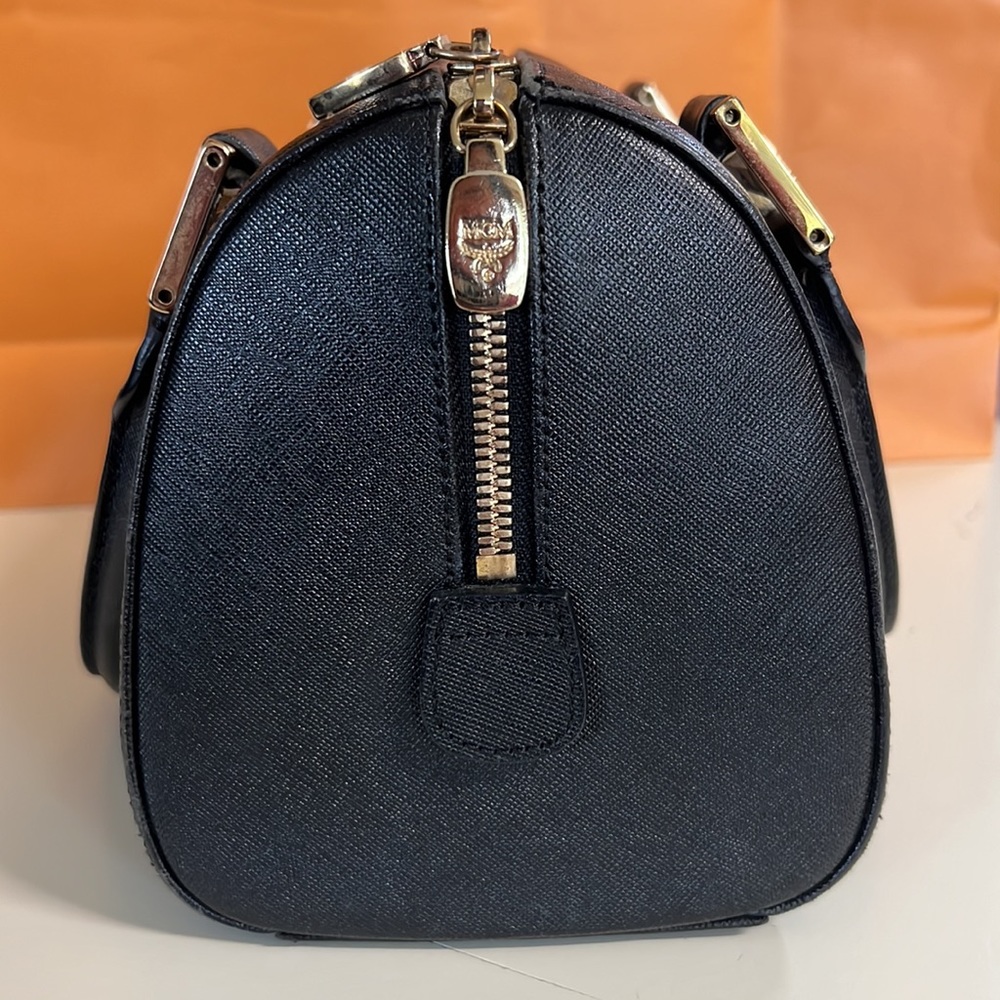 MCM - Picture 4 of 5